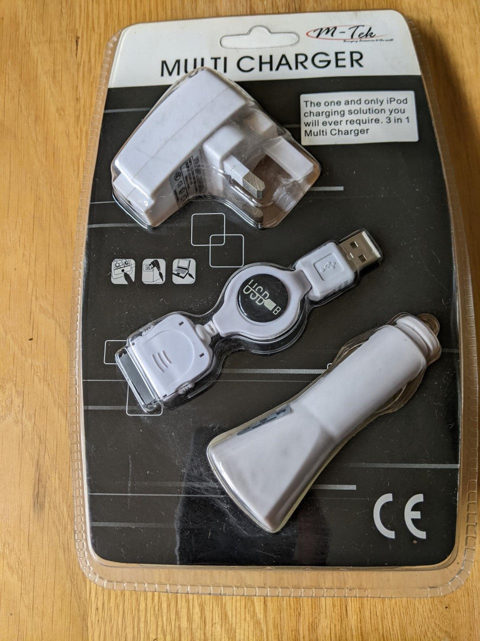 White 3 in 1 multi charger for iPod